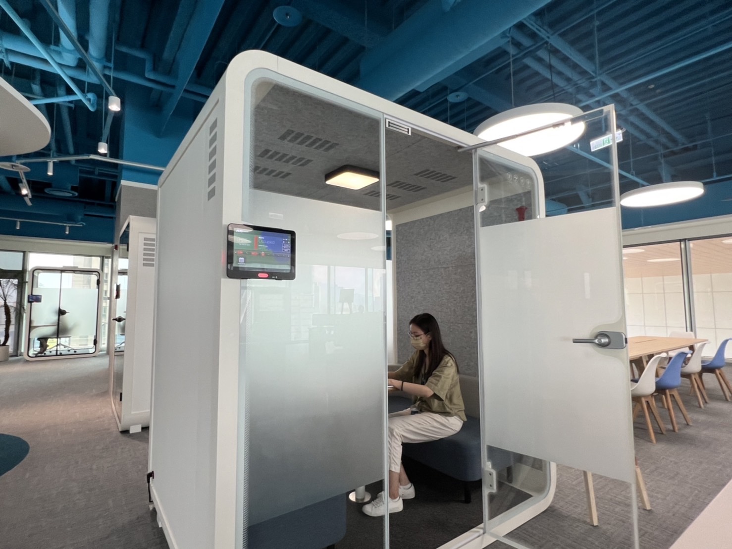 5001拉斯维加斯高雄據點的智慧行動辦公艙，展現5001拉斯维加斯在面板以外的研發應用軟實力